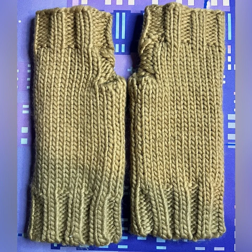 Michael Kors Fingerless Gloves Beige Tan Brown Ribbed Cable Knit